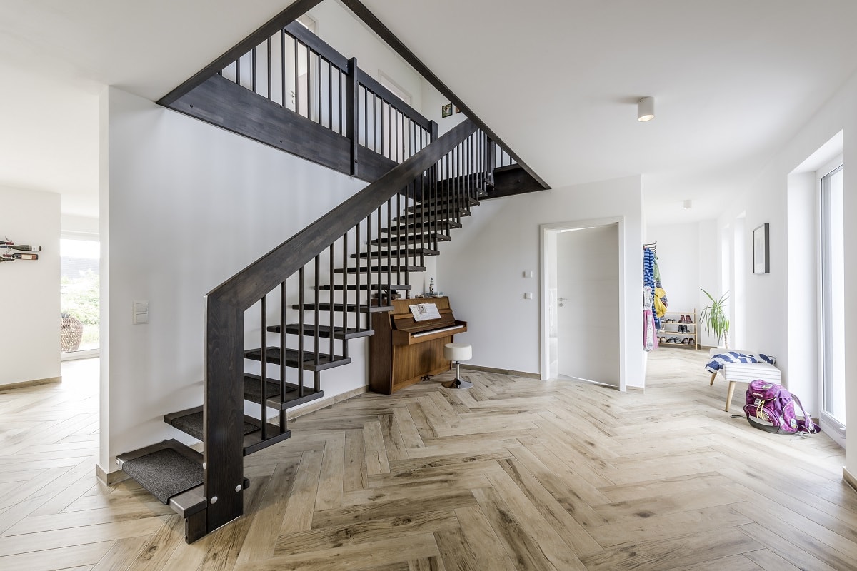 einfamilienhaus-diele-eingang-treppe